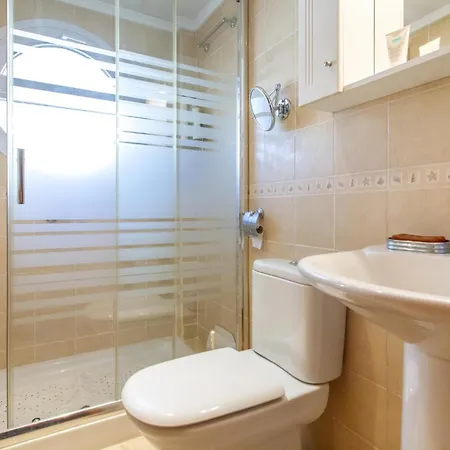 Apartamento 3 Bedroom Stunning In *